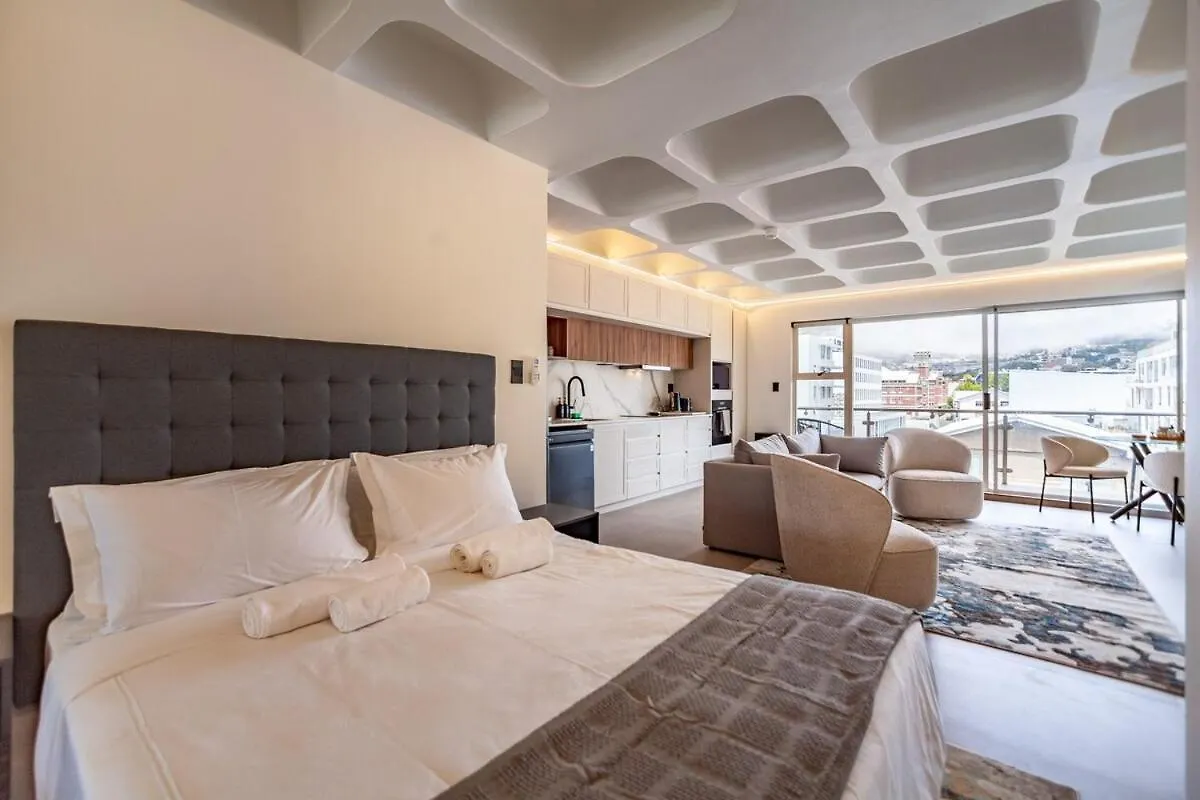 Luxury City-Center Apt With Balcony, Aircon & View ケープタウン 0*,  南アフリカ