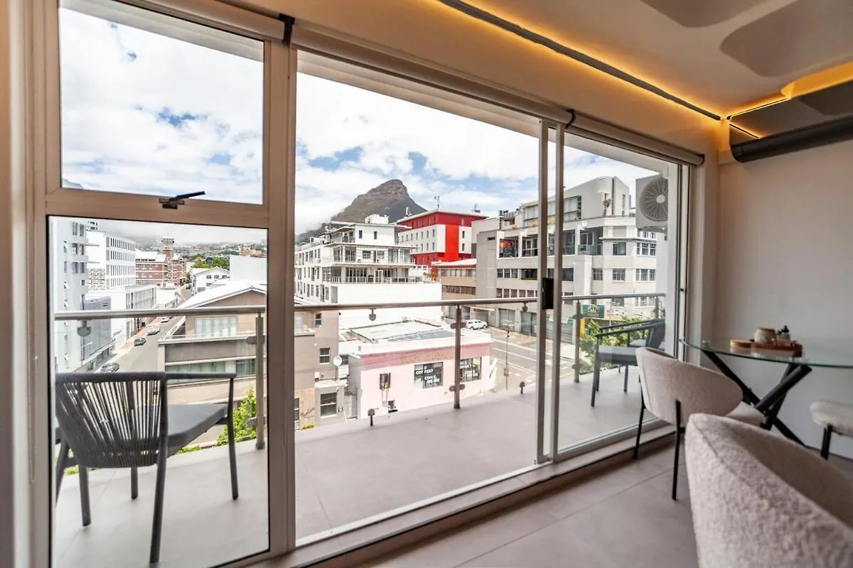 Luxury City-Center Apt With Balcony, Aircon & View ケープタウン